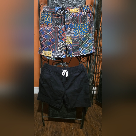Cotton On Garmets Men's Black and Multicolor Patterned Shorts - Picture 1 of 4